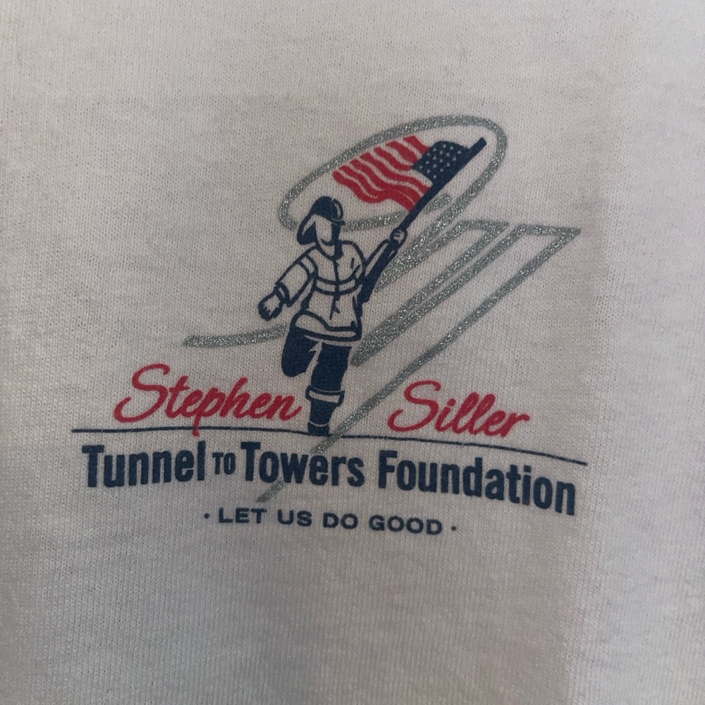 Gildan White Tunnel to Towers Foundation Graphic Tee Sz: L SKU: 0914-11